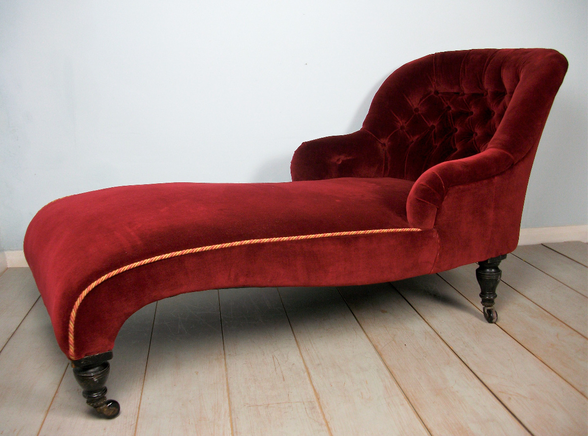  Late Victorian Chaise Longue with  deep buttoned back